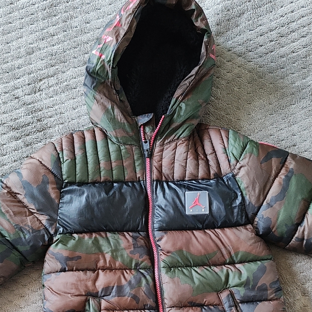 Camouflage Puffer Jacket with Hood